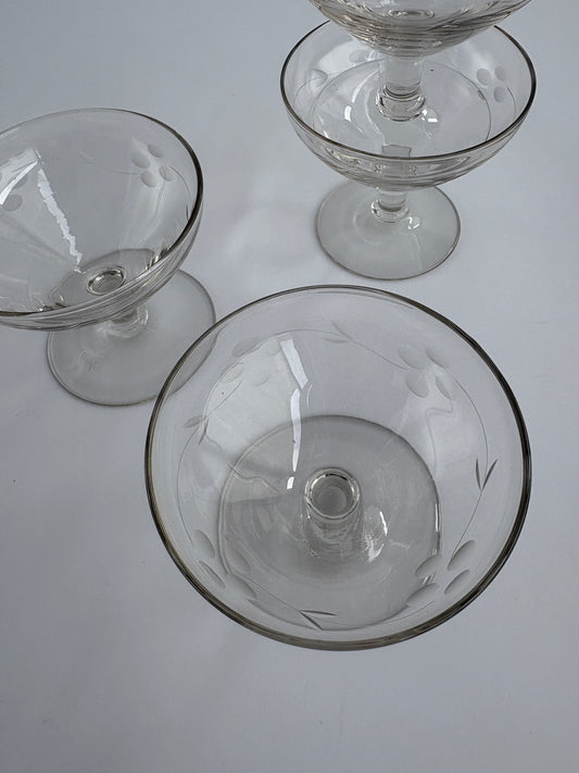Set of 4 engraved coupe glasses