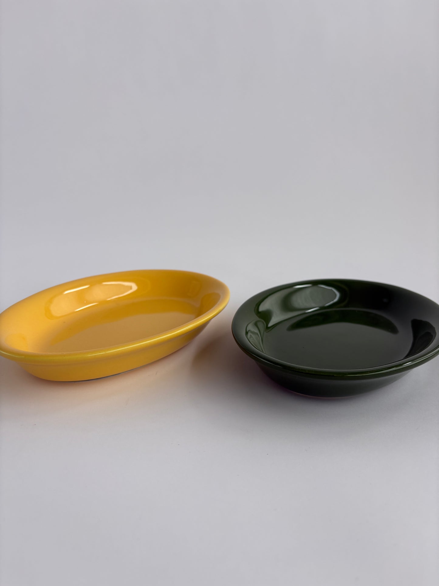 Set of 2 oval serving plates