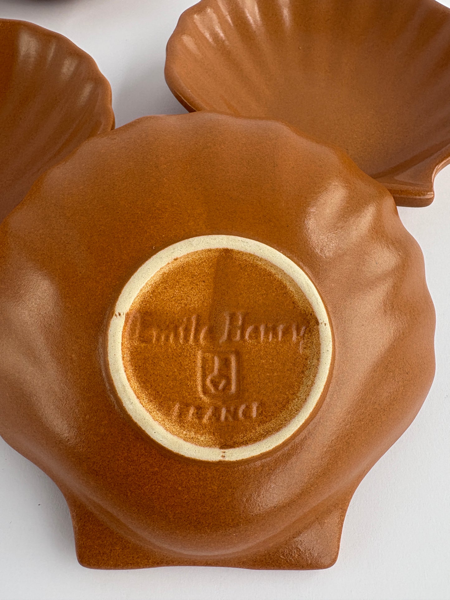 Set of 5 coquille-shaped serving dishes