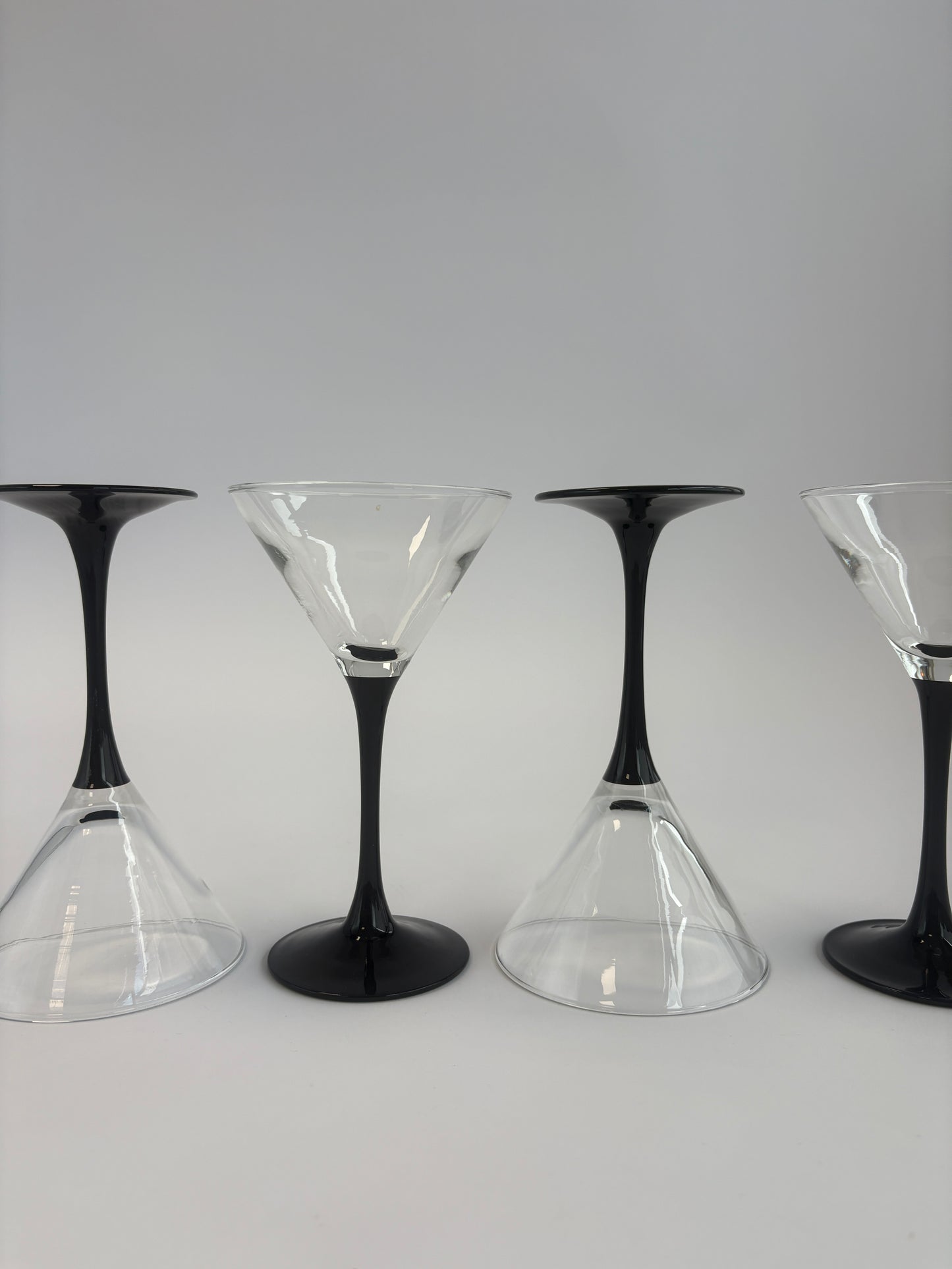 Set of 4 cocktail glasses with black stems