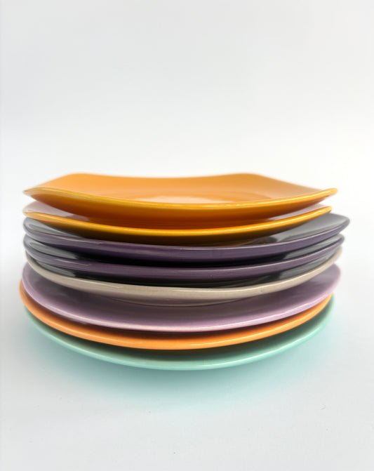 Set of 8 mixed color plates