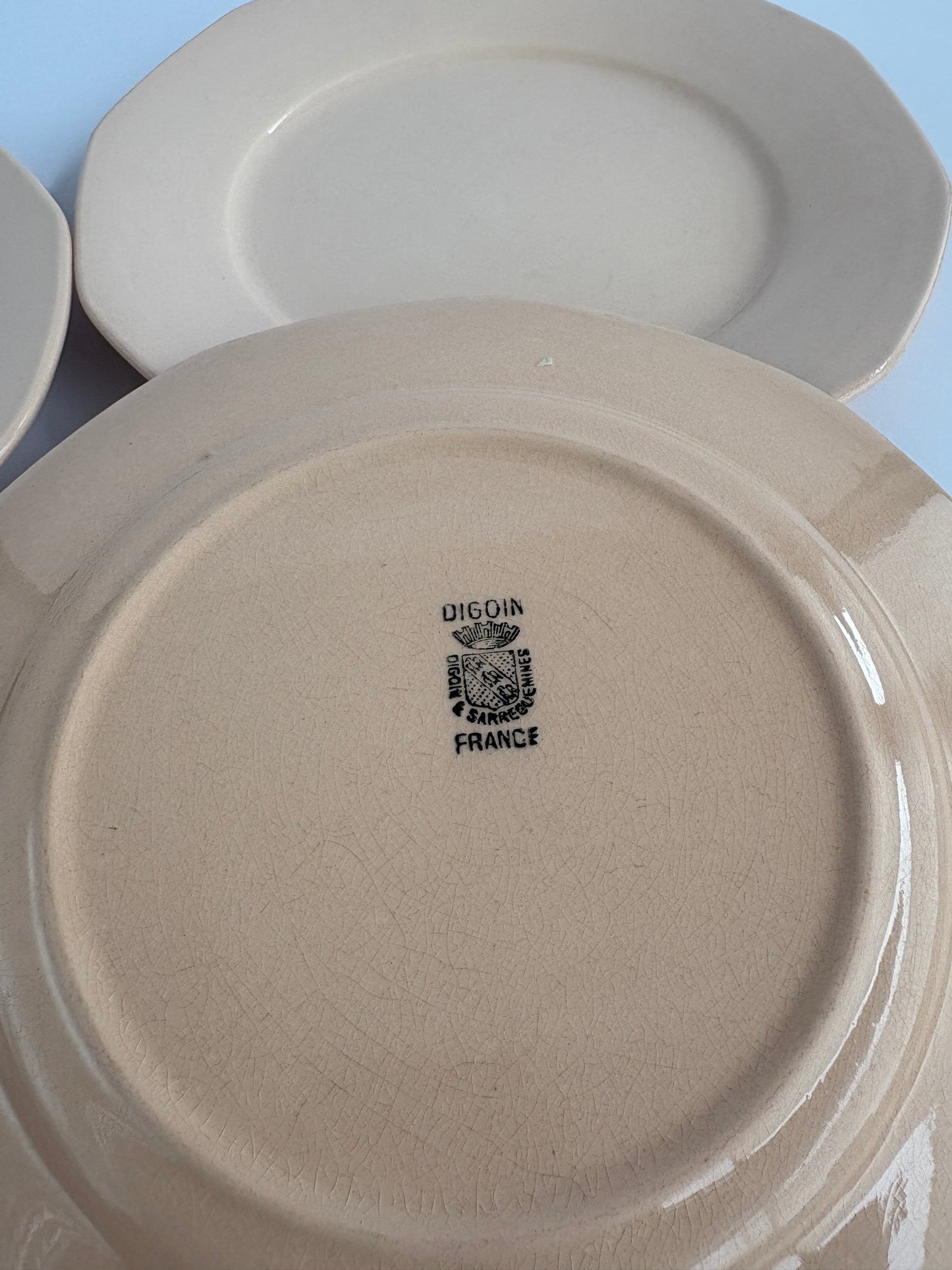 Set of 5 salmon pink plates