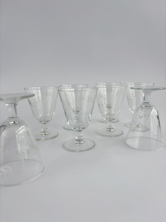 Set of 8 wine glasses