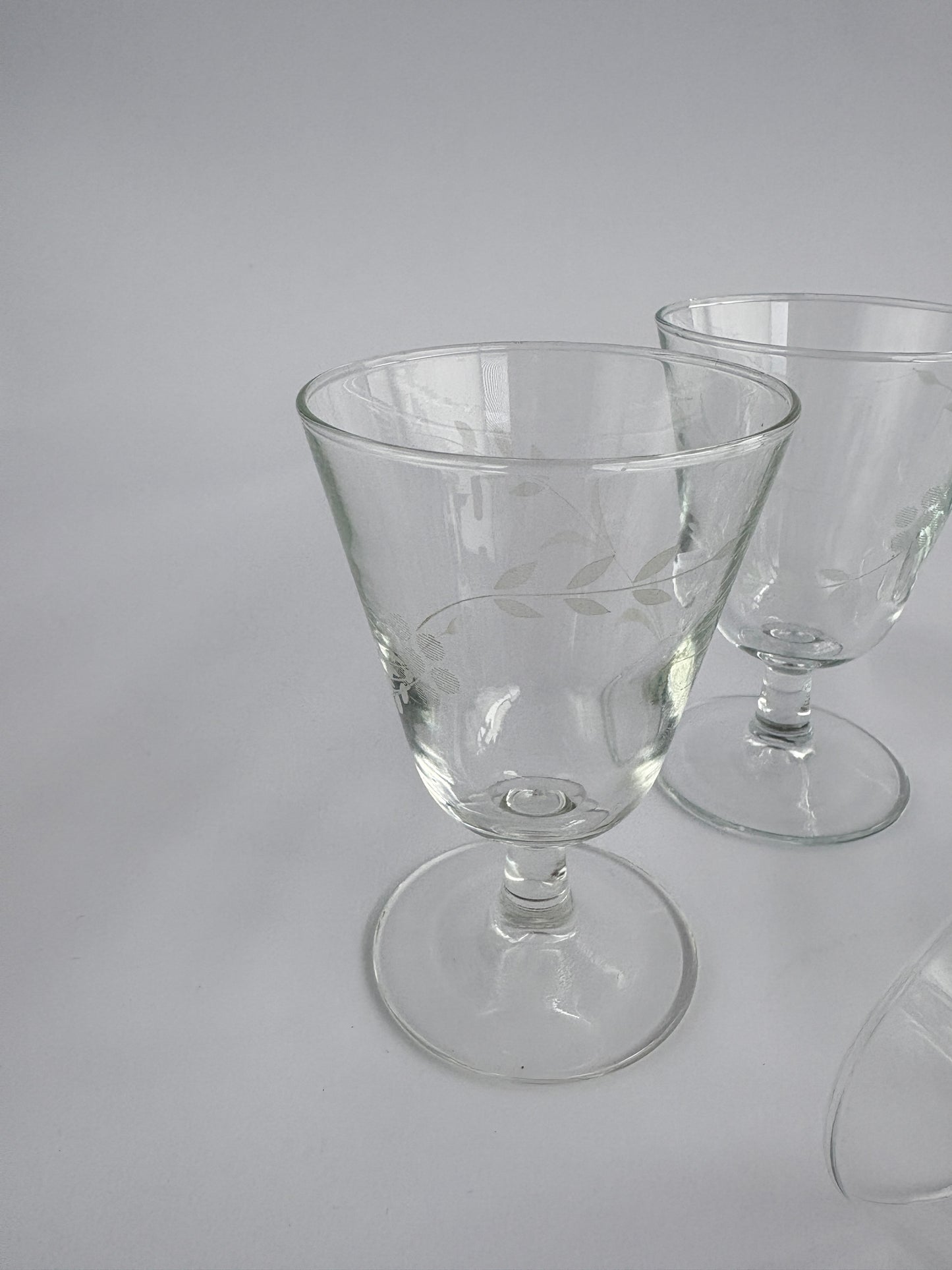 Set of 8 wine glasses