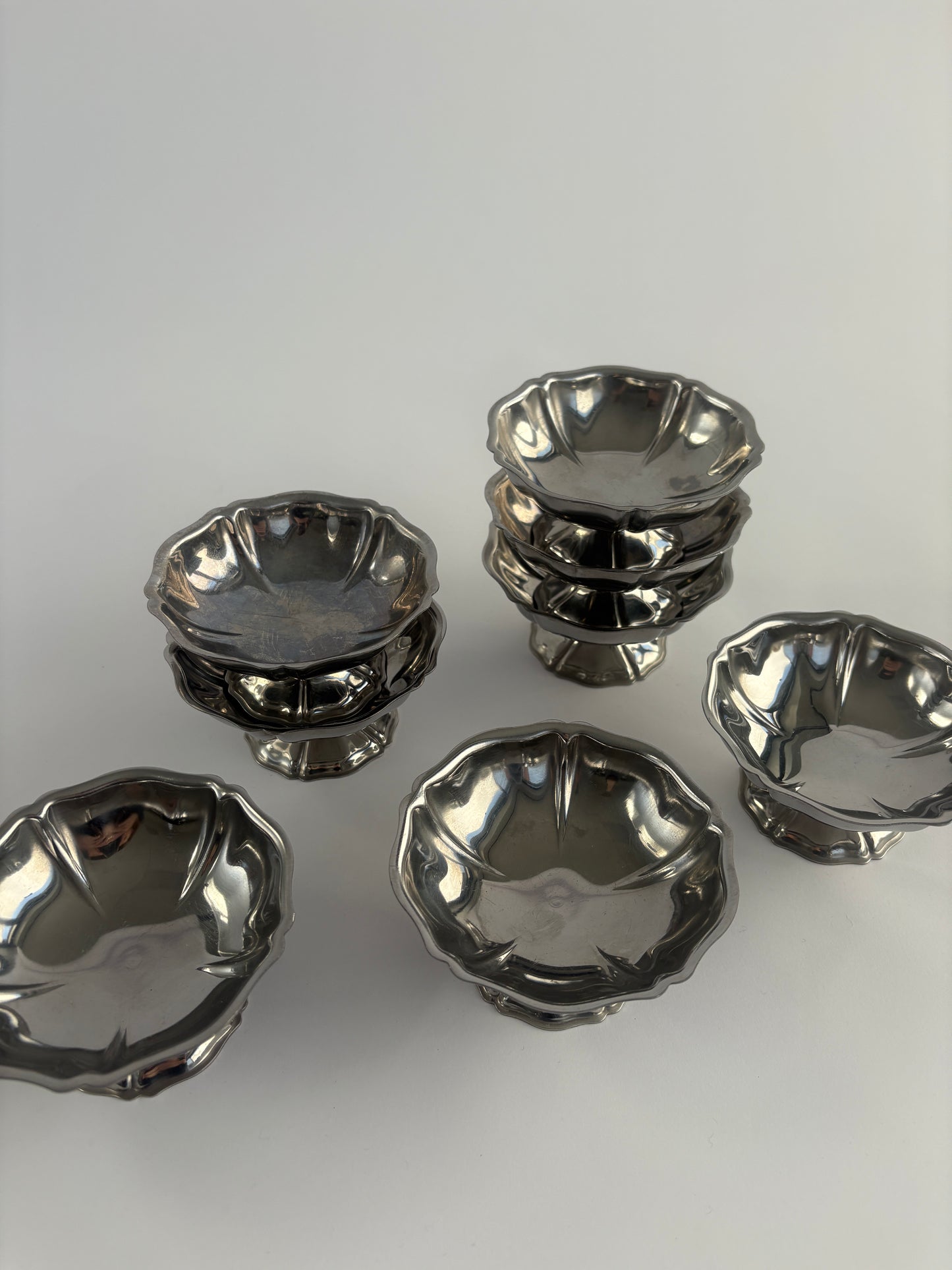 Set of 8 wide flower coupes