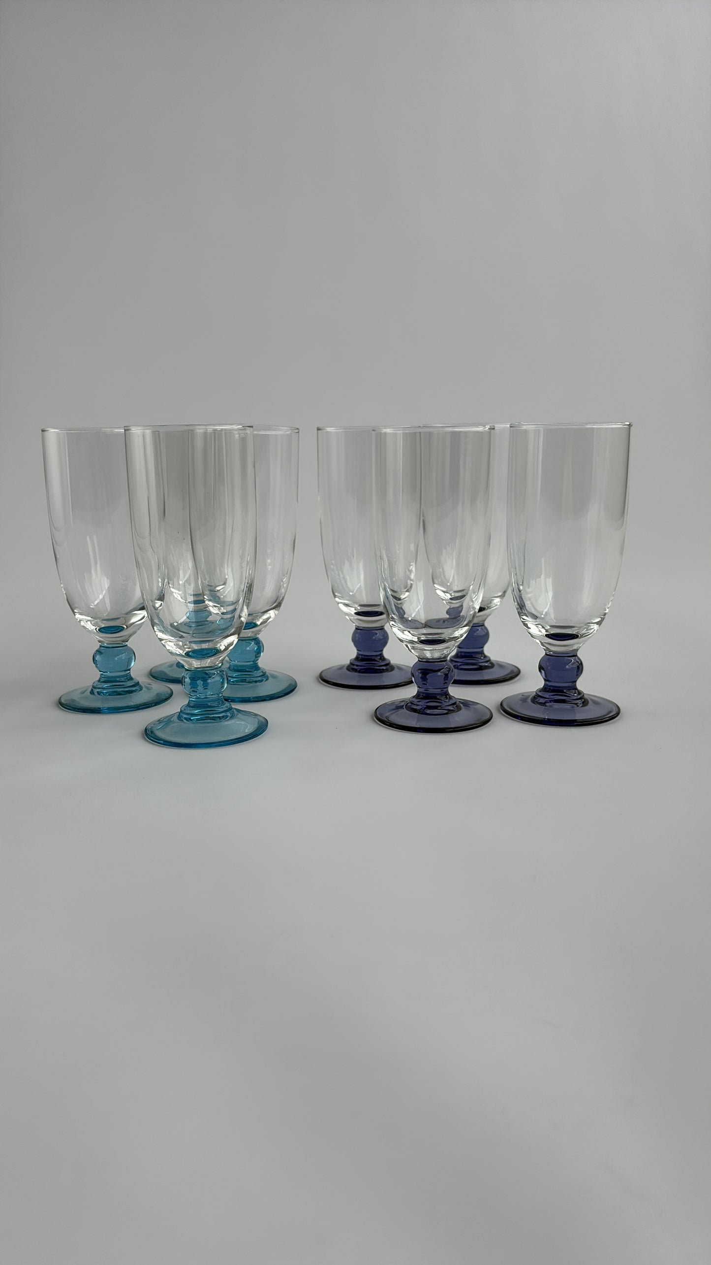 Set of 8 champagne glasses with coloured stem