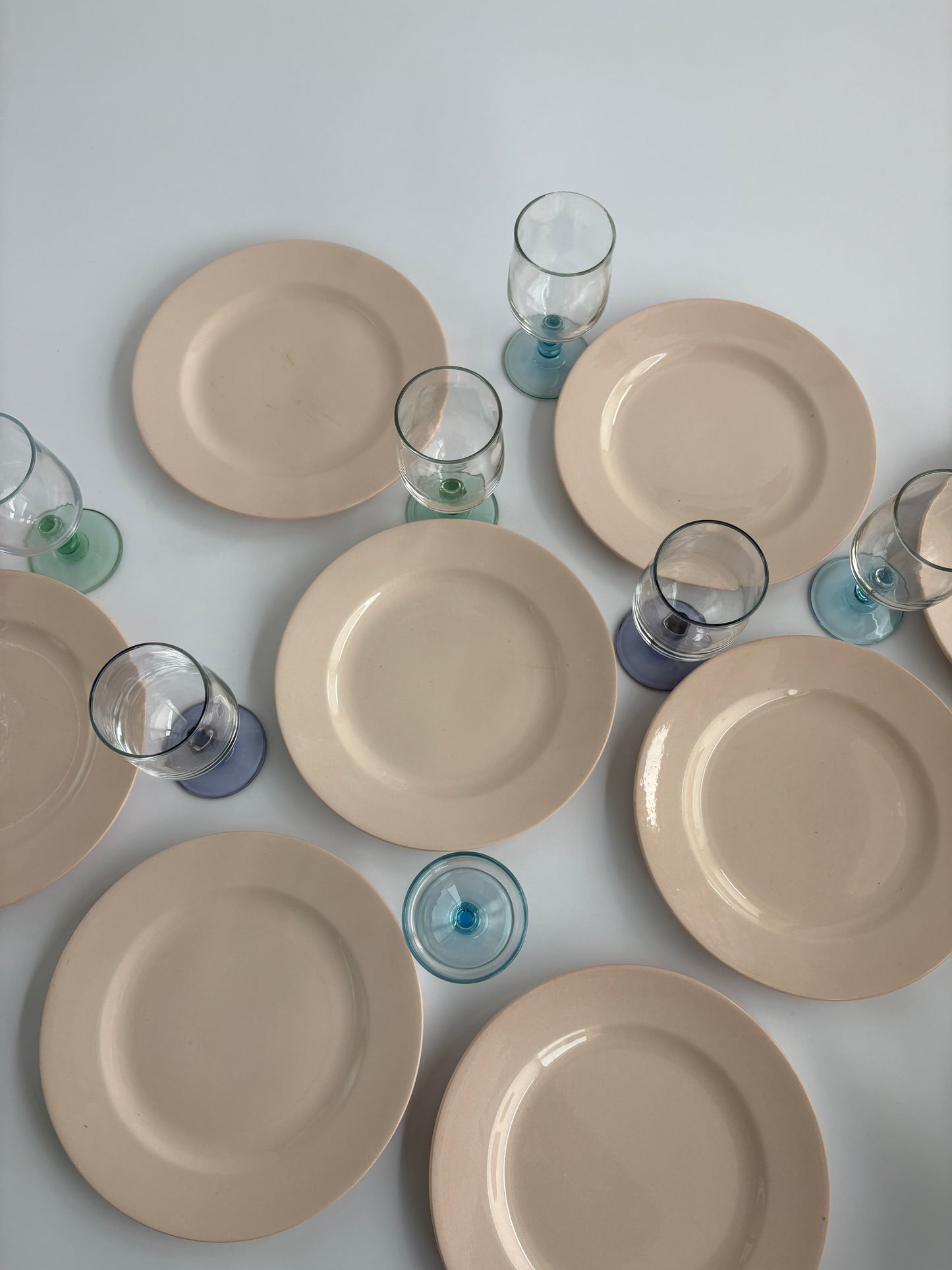 Set of 8 blush pink plates