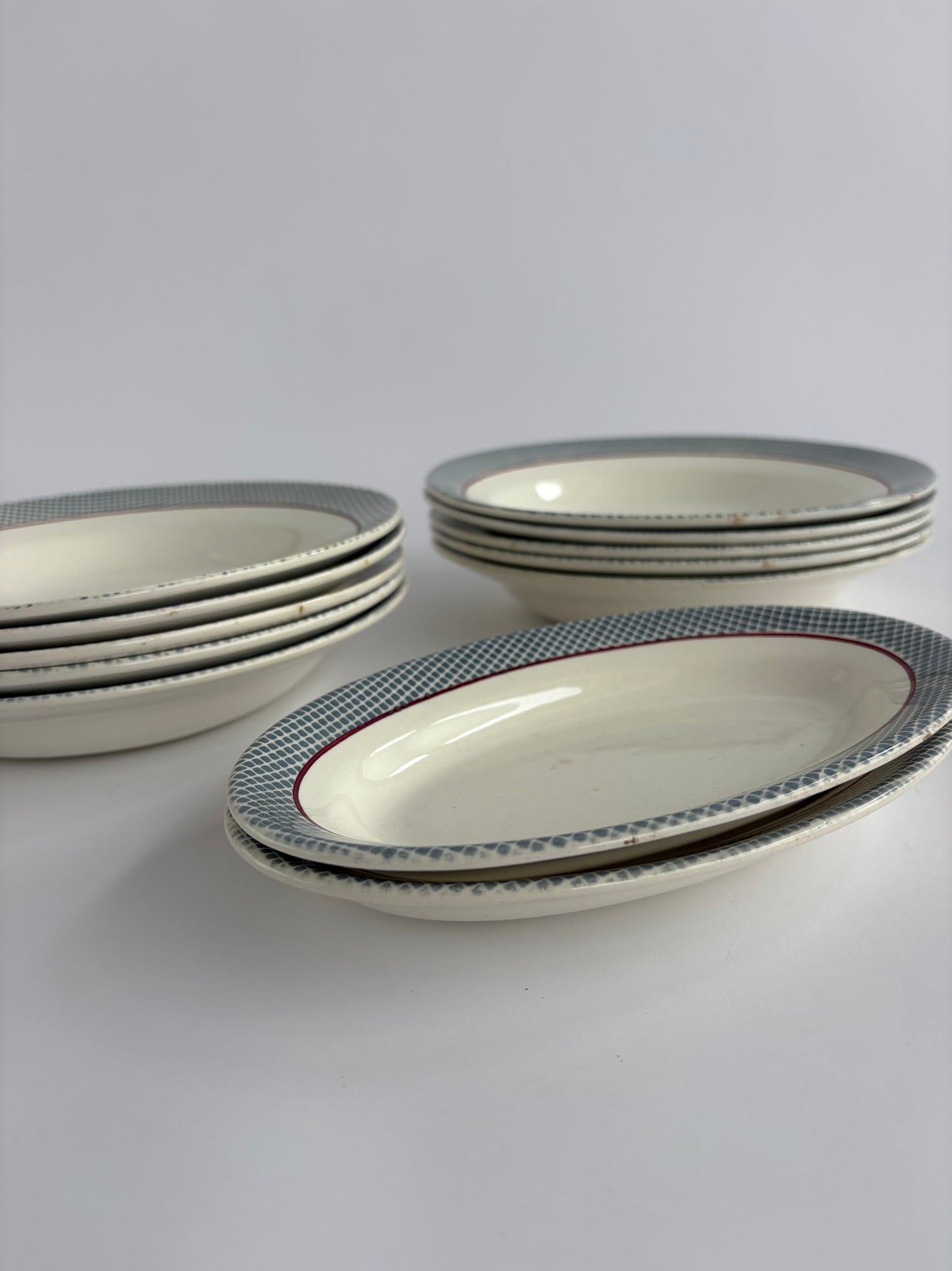 Set of 10 plates and 2 serving dishes