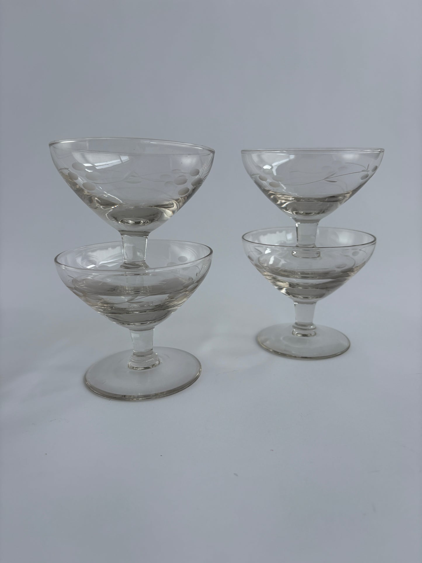 Set of 4 engraved coupe glasses