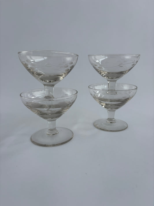 Set of 4 engraved coupe glasses