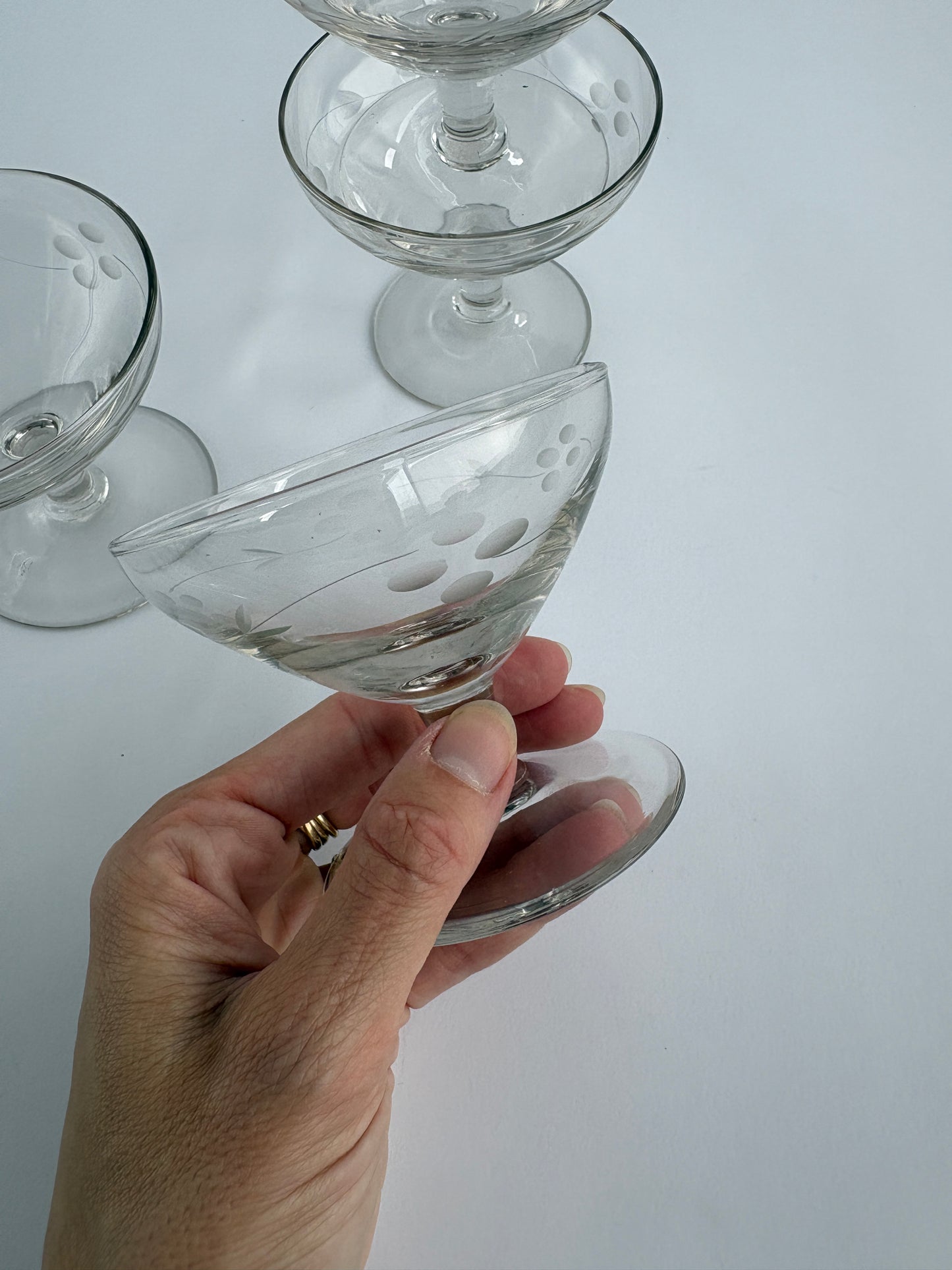 Set of 4 engraved coupe glasses