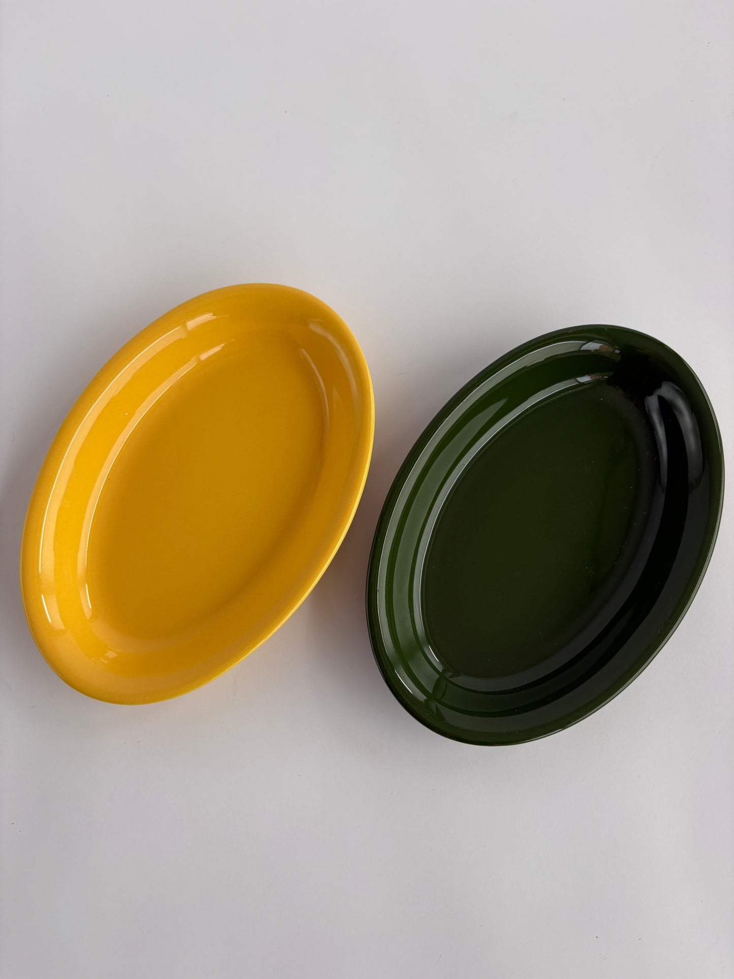 Set of 2 oval serving plates
