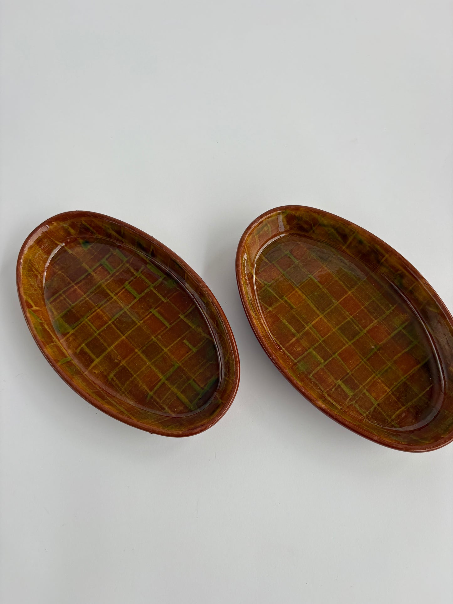 Set of 2 striped ceramic serving dishes