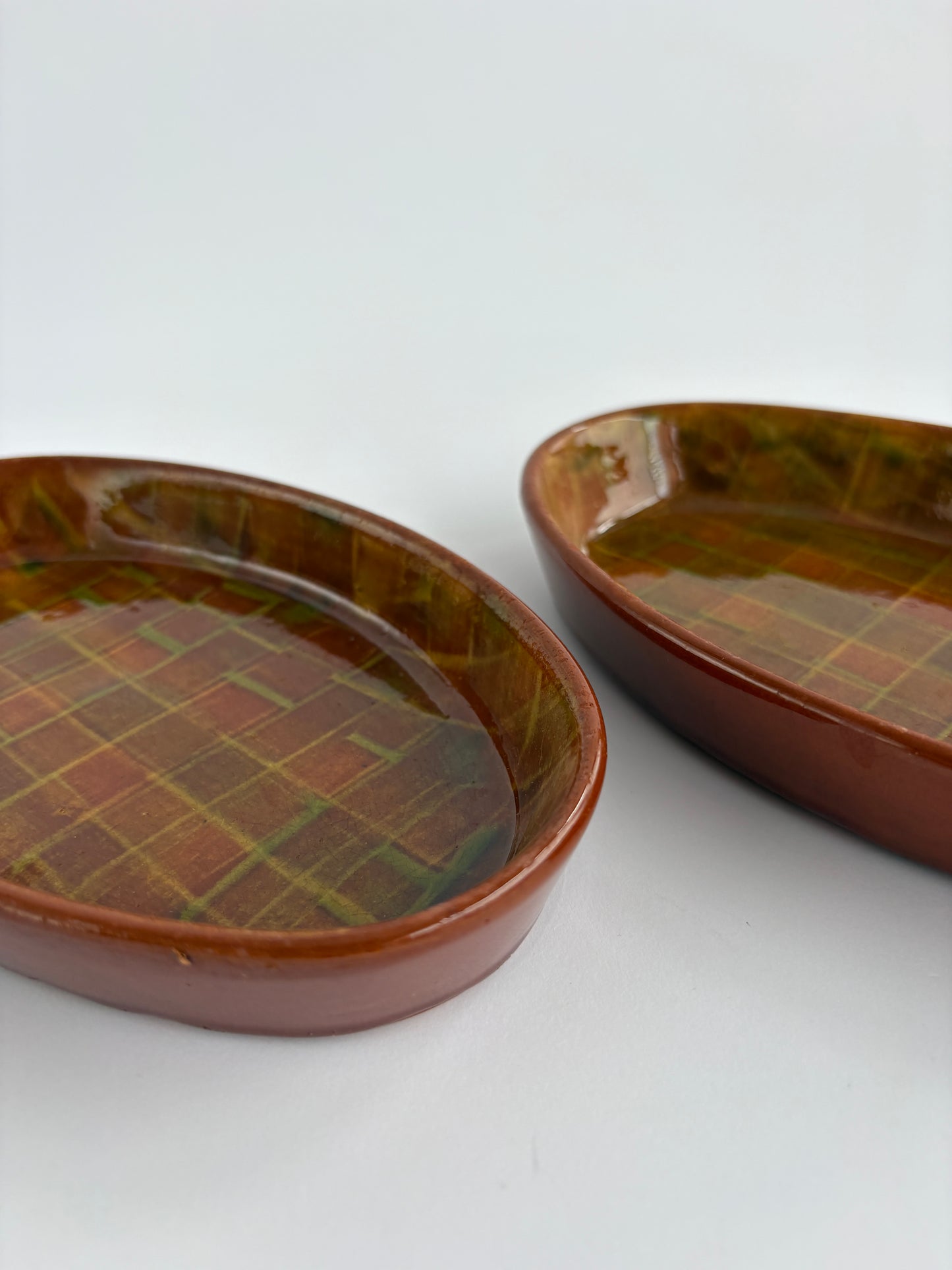 Set of 2 striped ceramic serving dishes