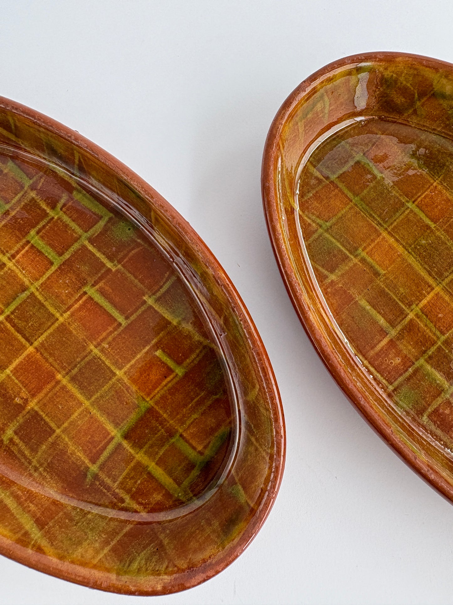 Set of 2 striped ceramic serving dishes