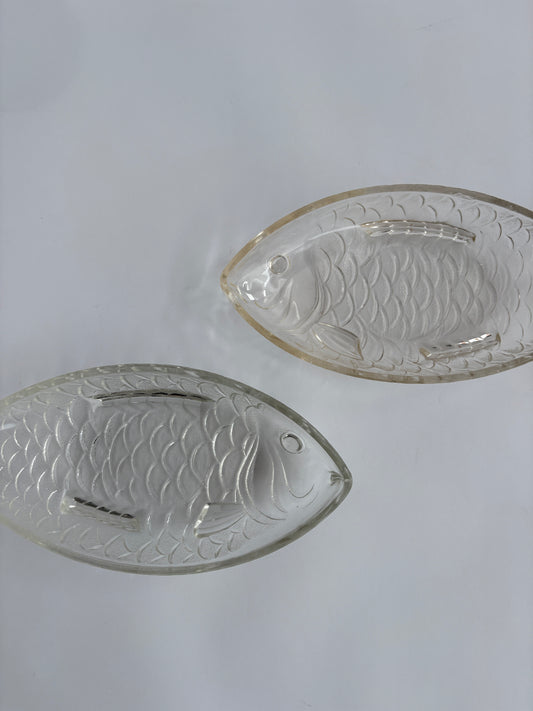 Set of 2 fish-shaped glass serving dishes