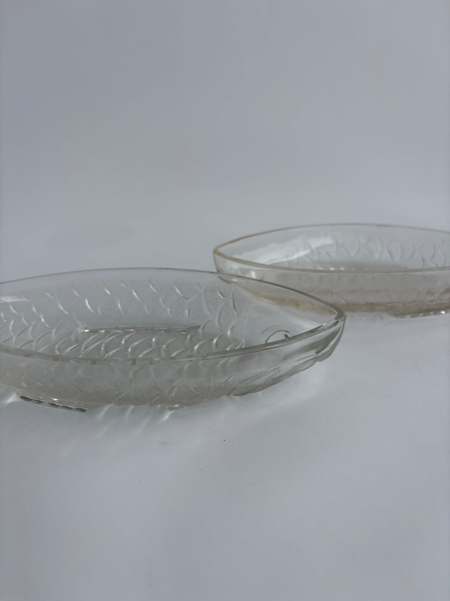 Set of 2 fish-shaped glass serving dishes