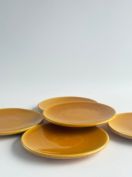 Set of 5 yellow plates