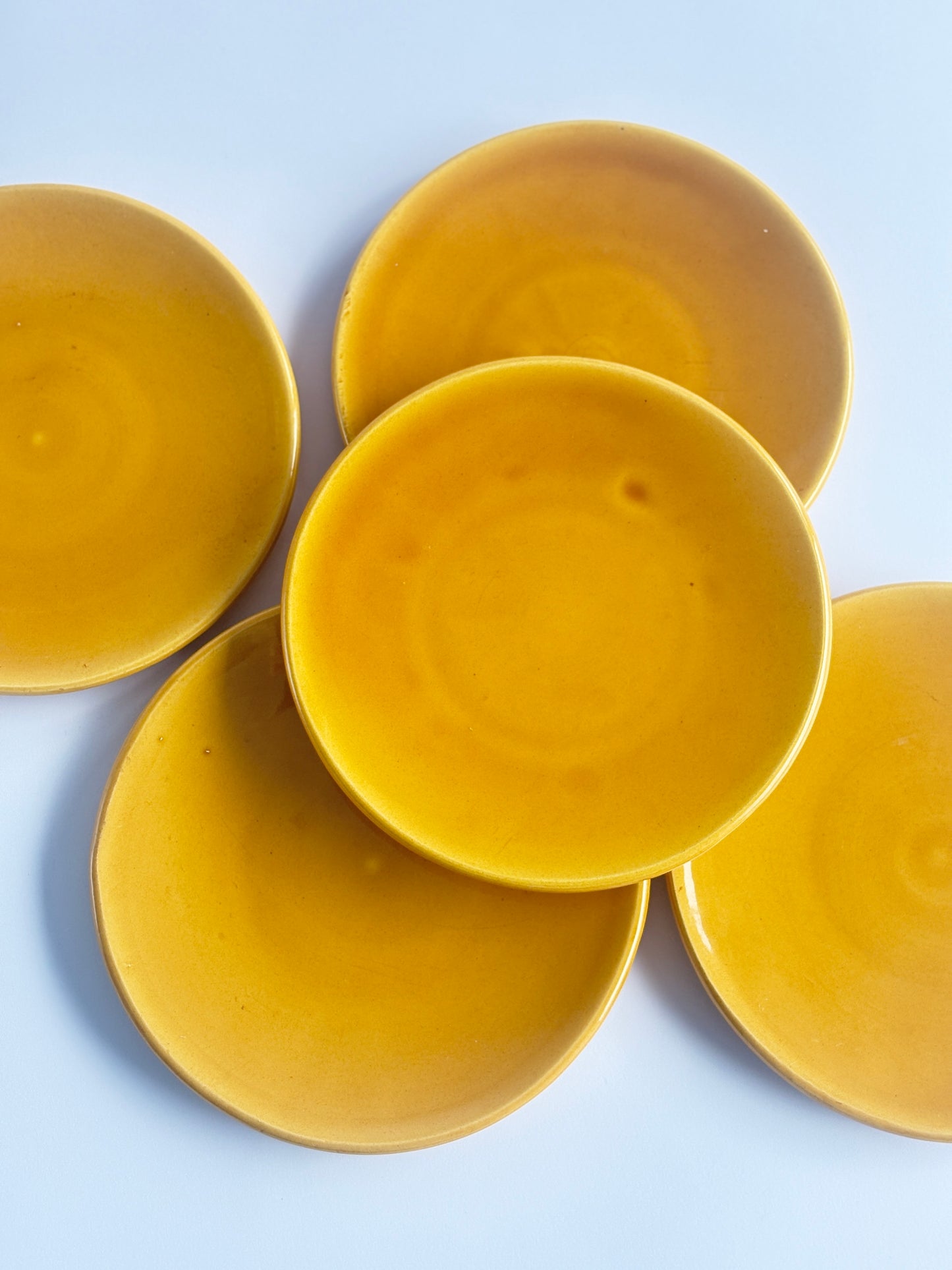 Set of 5 yellow plates