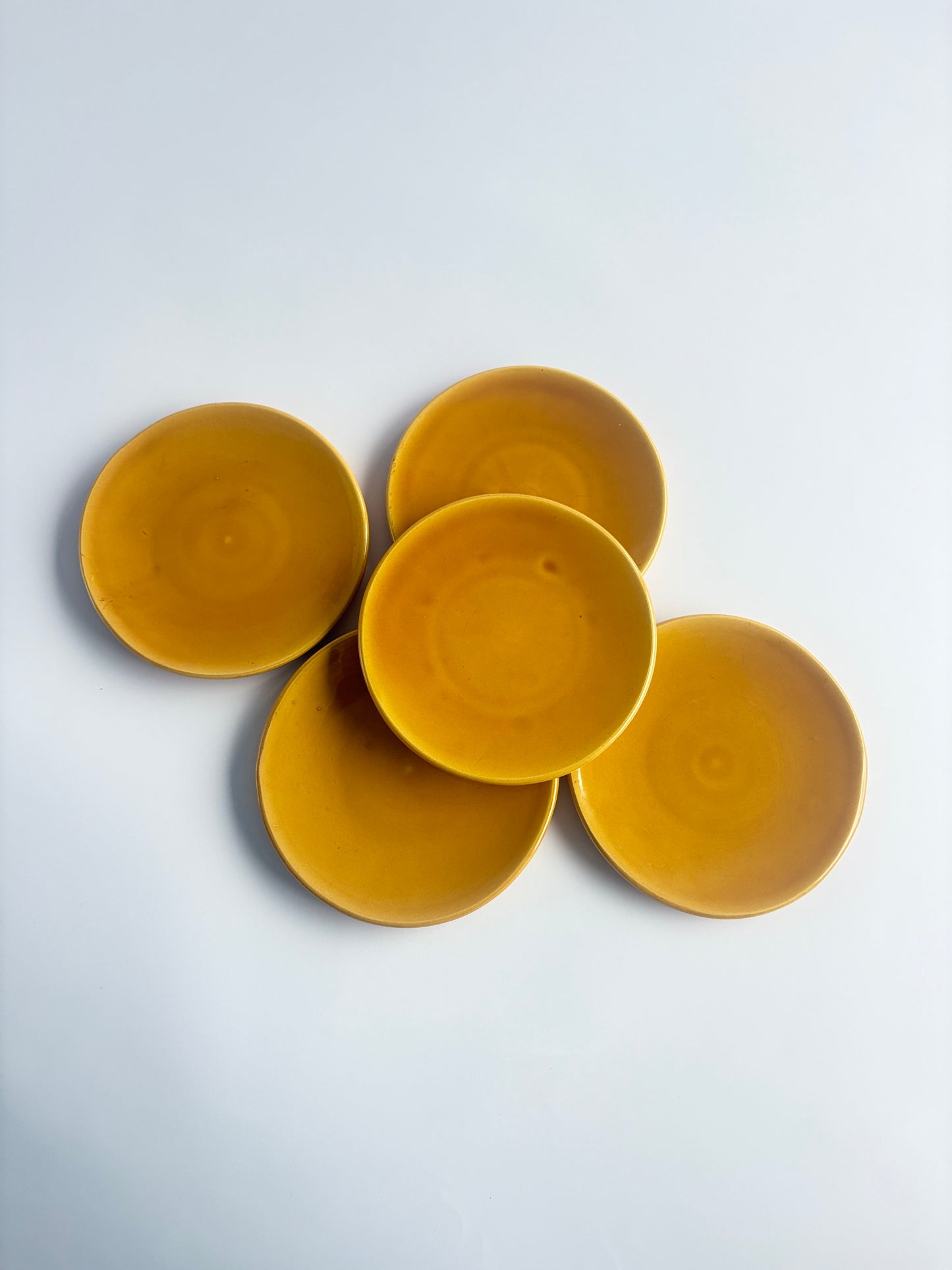 Set of 5 yellow plates