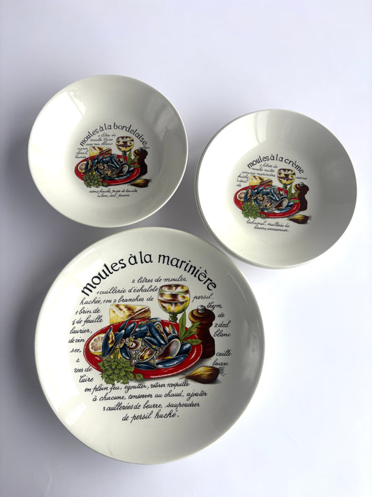 Set of 5 mussel plates with one large serving plate