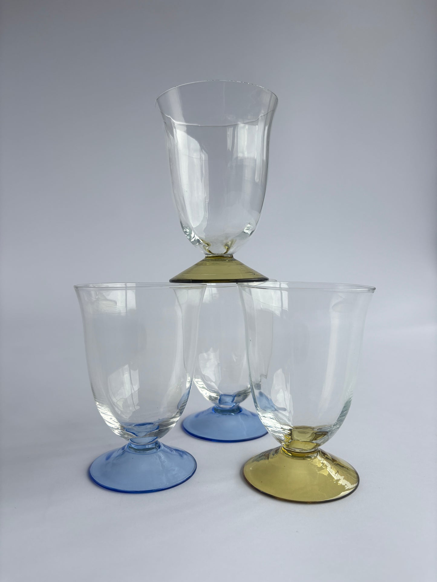 Set of 4 elegant goblets with colored stems