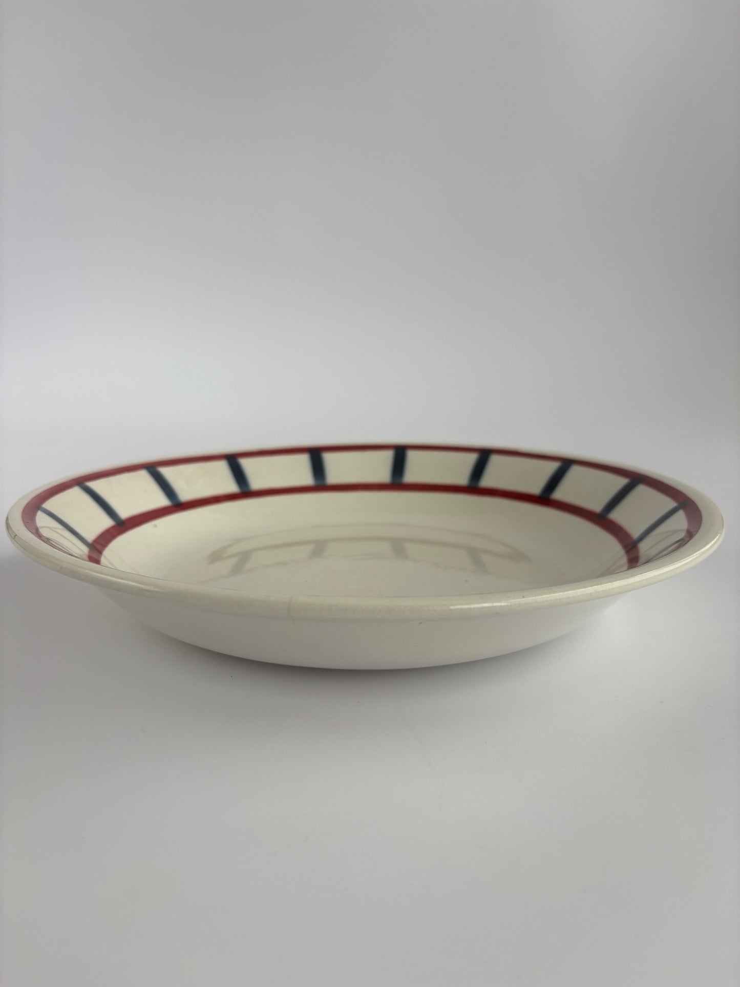 Set of 2 serving dishes with blue and red pattern