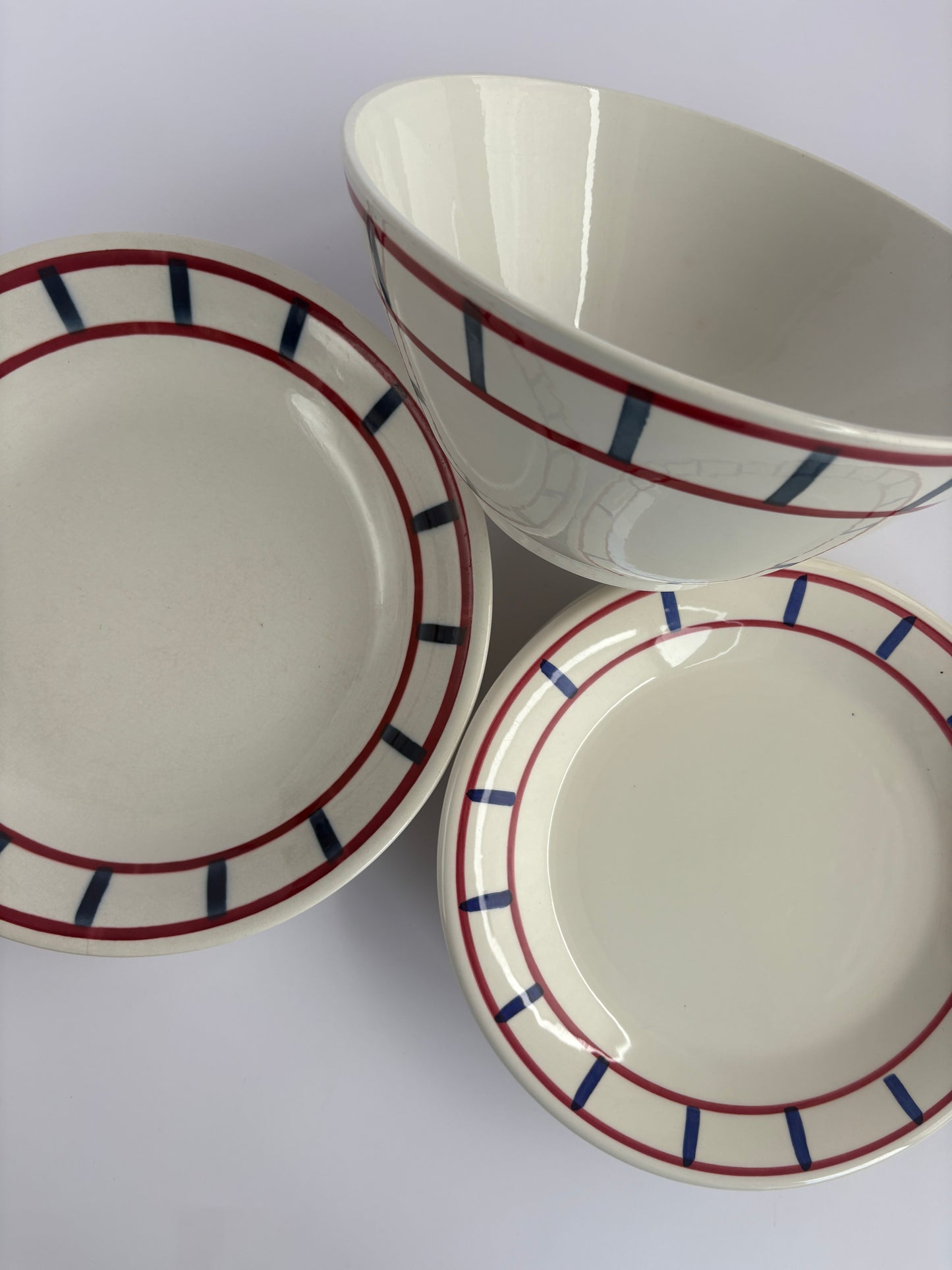 Set of 2 serving dishes with blue and red pattern