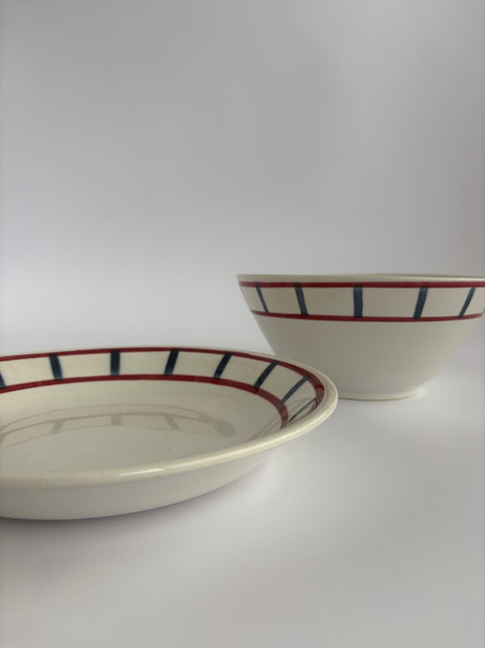 Set of 2 serving dishes with blue and red pattern