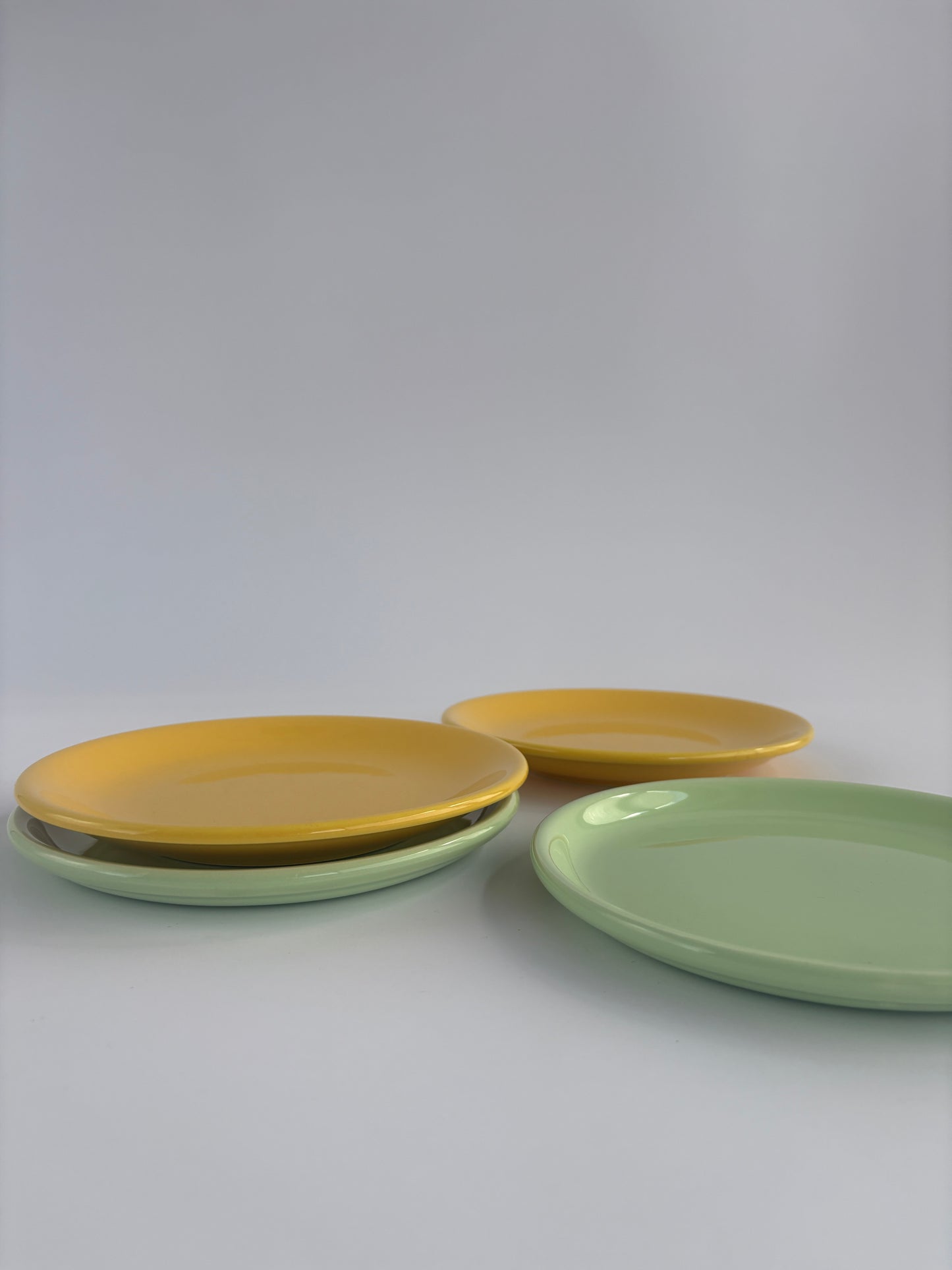 Set of 4 small plates in green and yellow