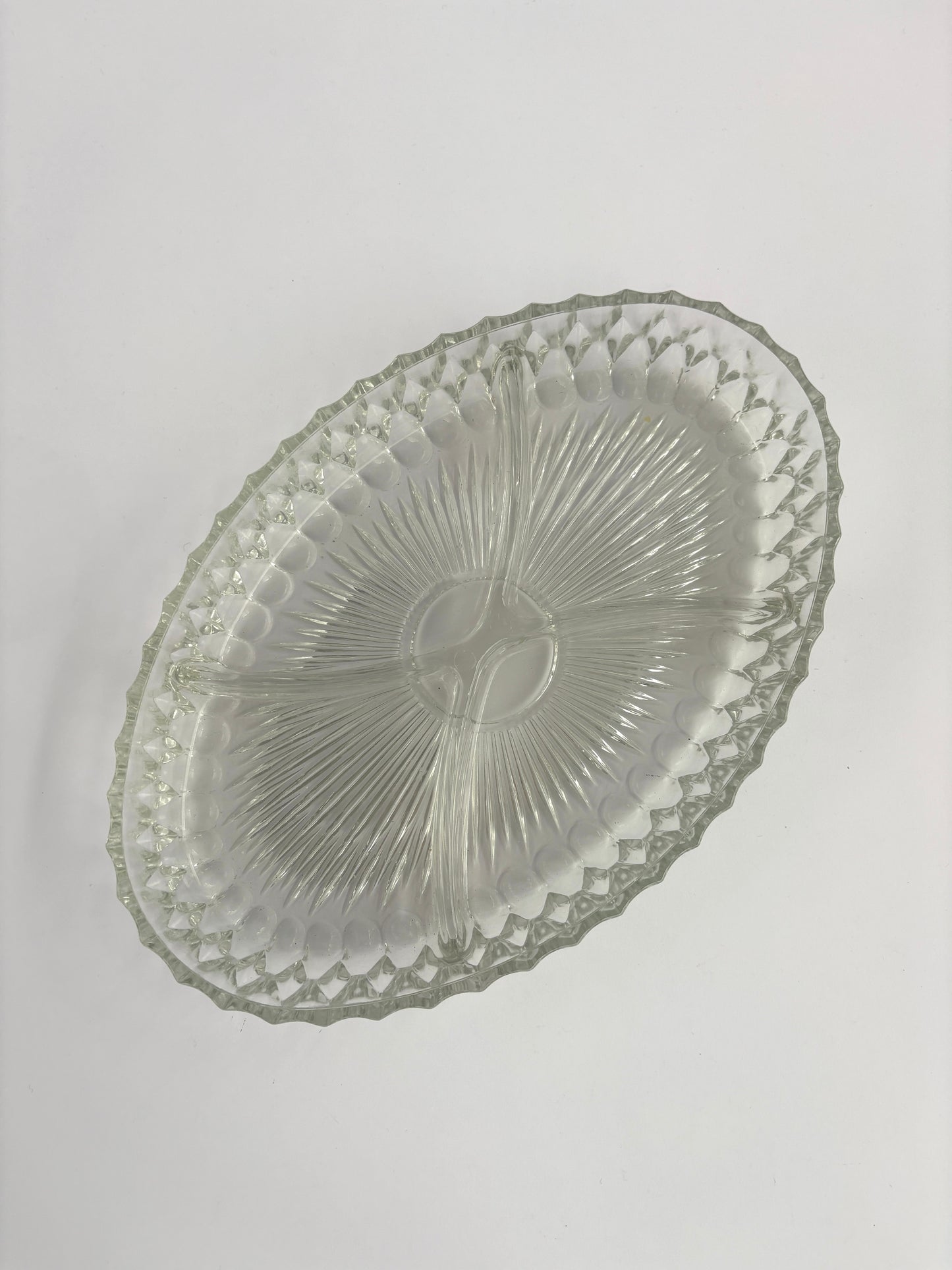 Glass snack plate with 4 compartments