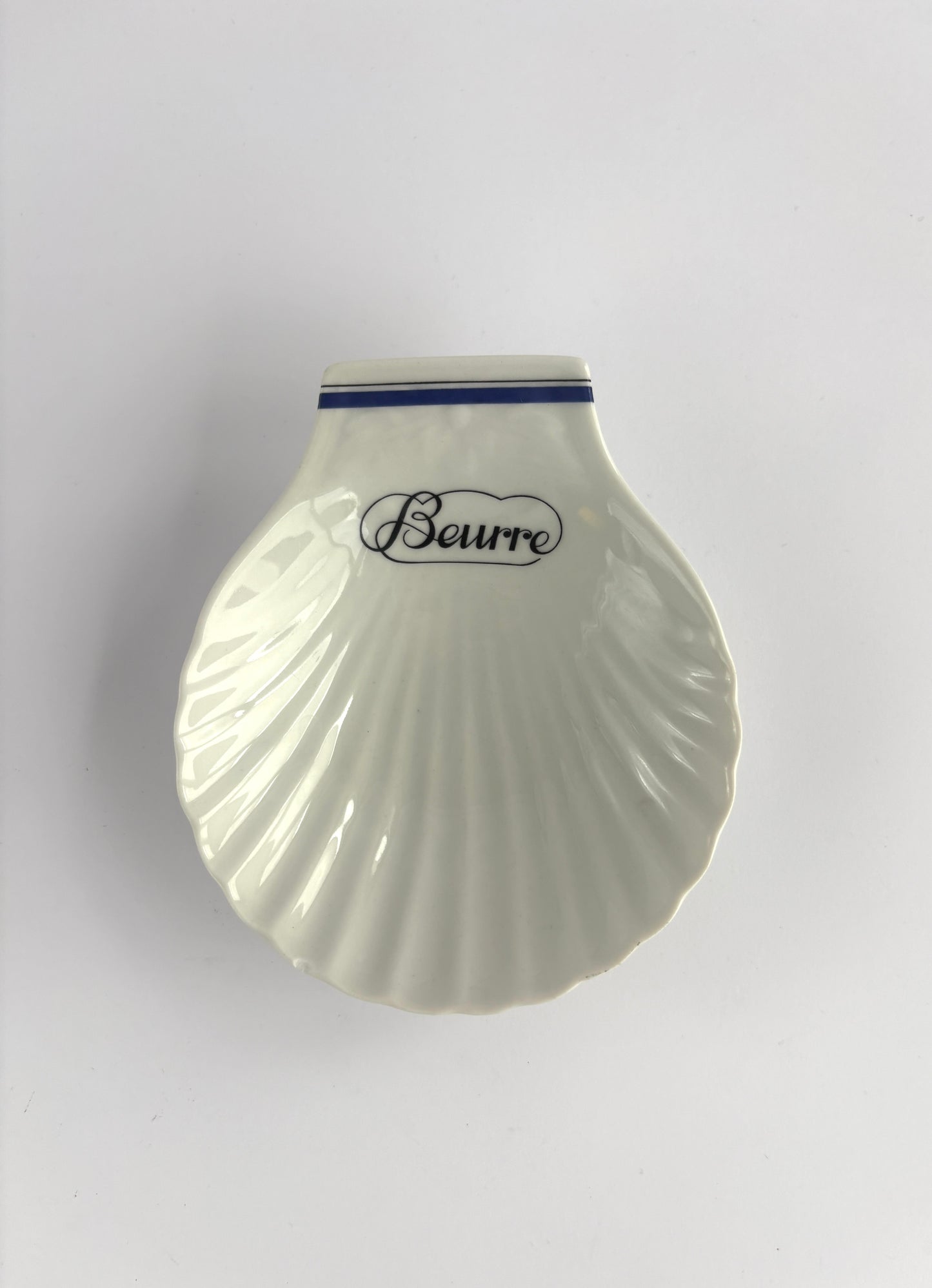 Shell-shaped butter dish