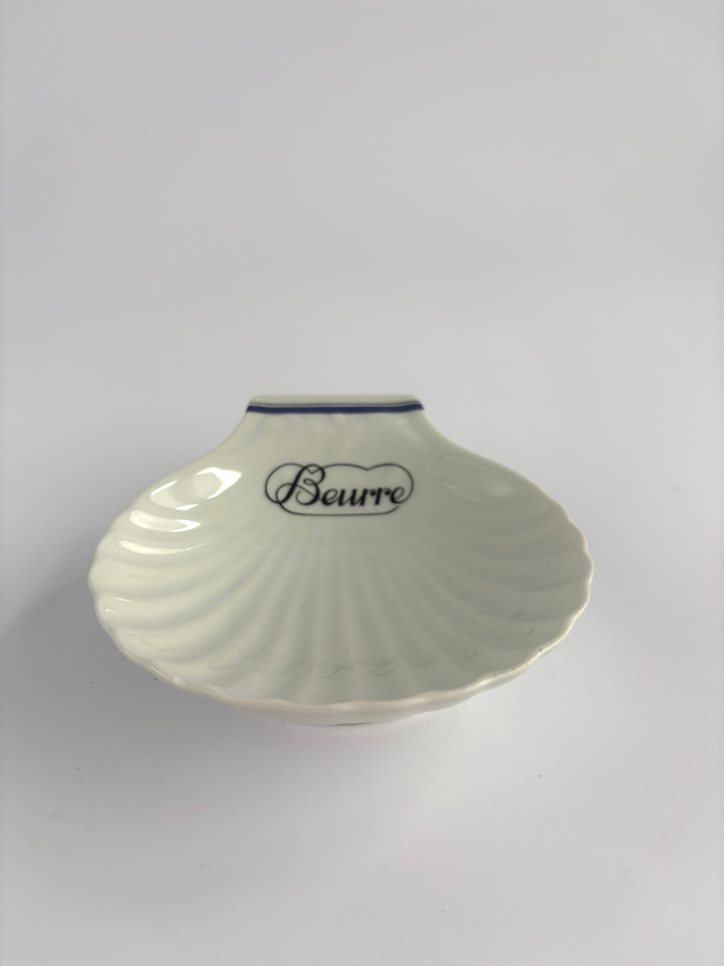 Shell-shaped butter dish