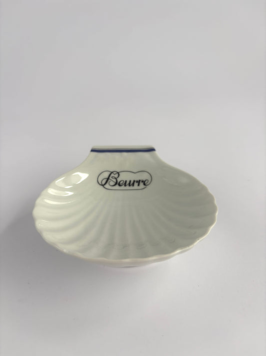 Shell-shaped butter dish