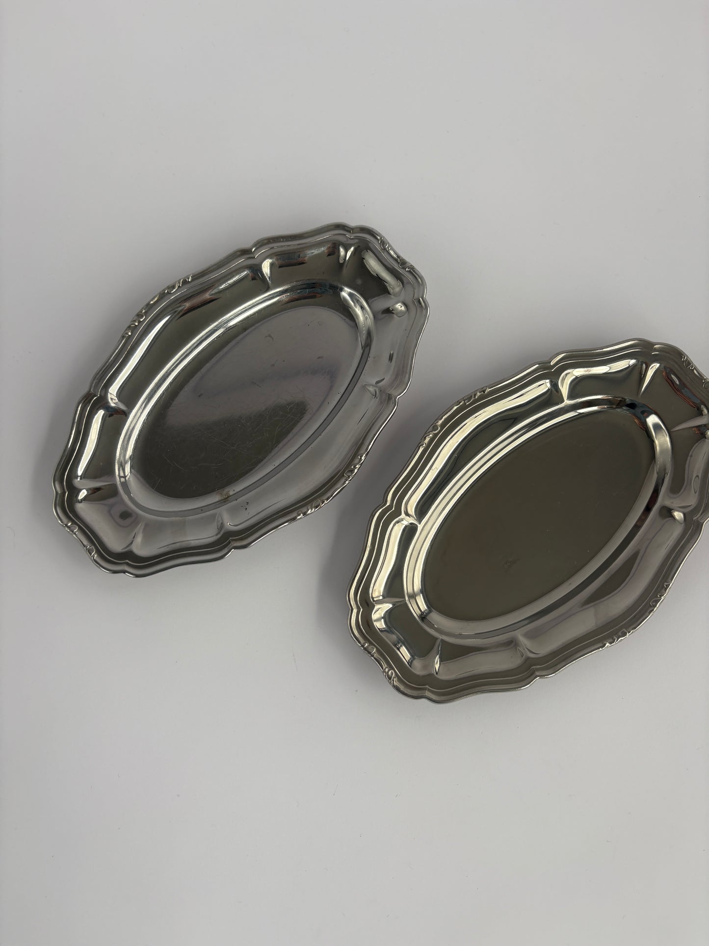 Set of 2 small silver serving plates