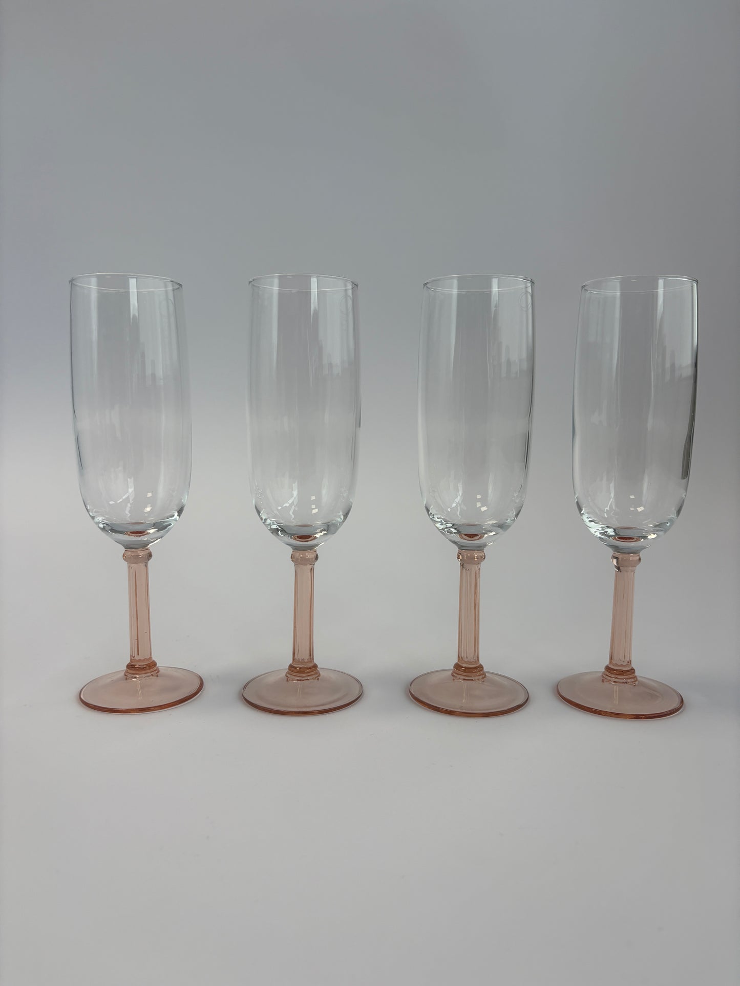 Set of 4 champagne glasses with pink stems