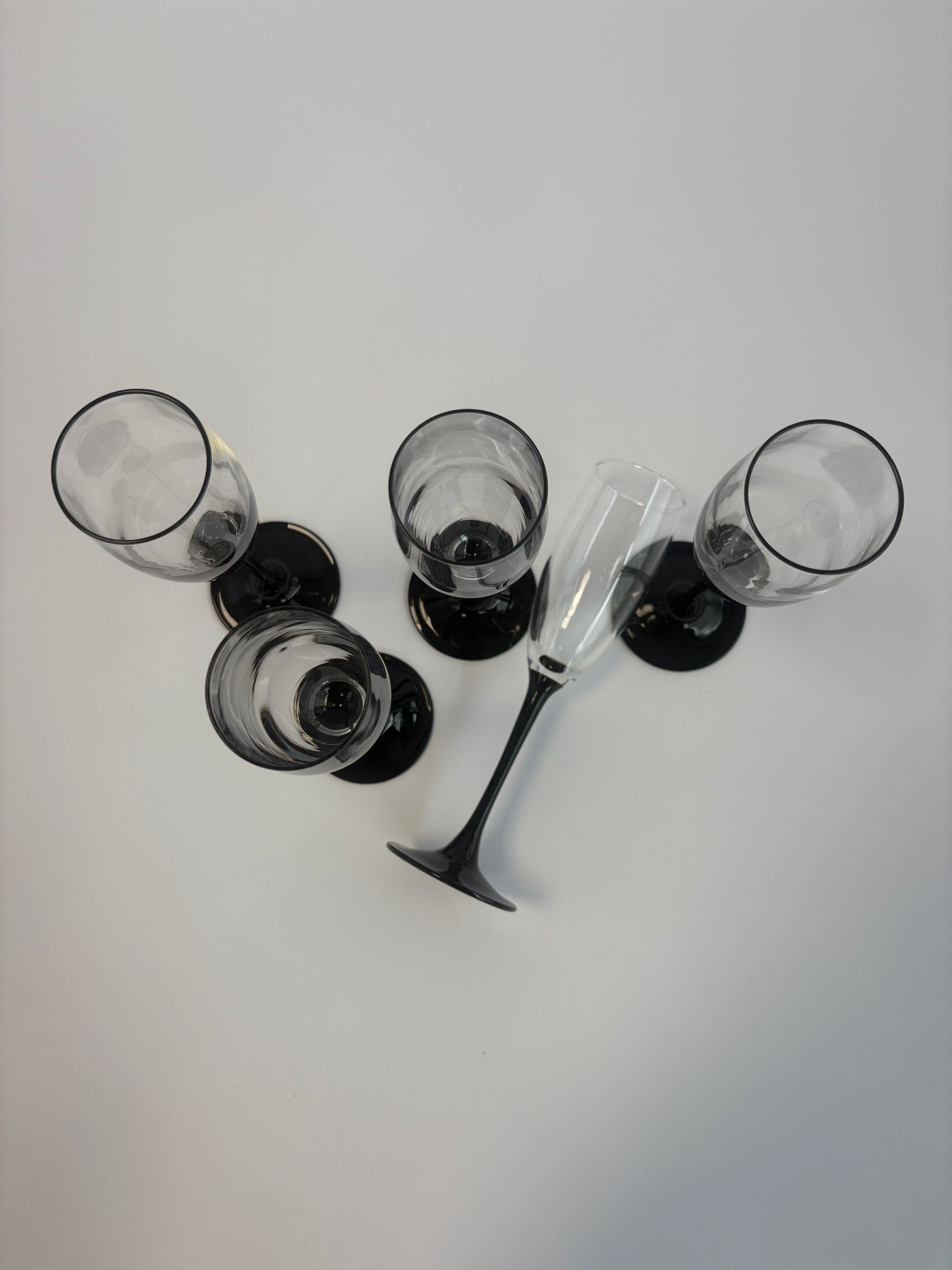 Set of 5 champagne glasses with black stems
