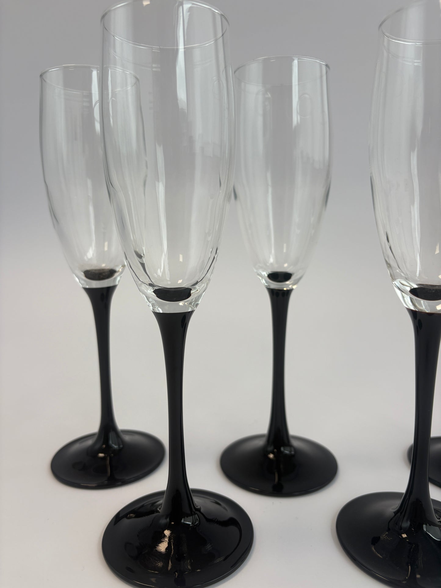 Set of 5 champagne glasses with black stems