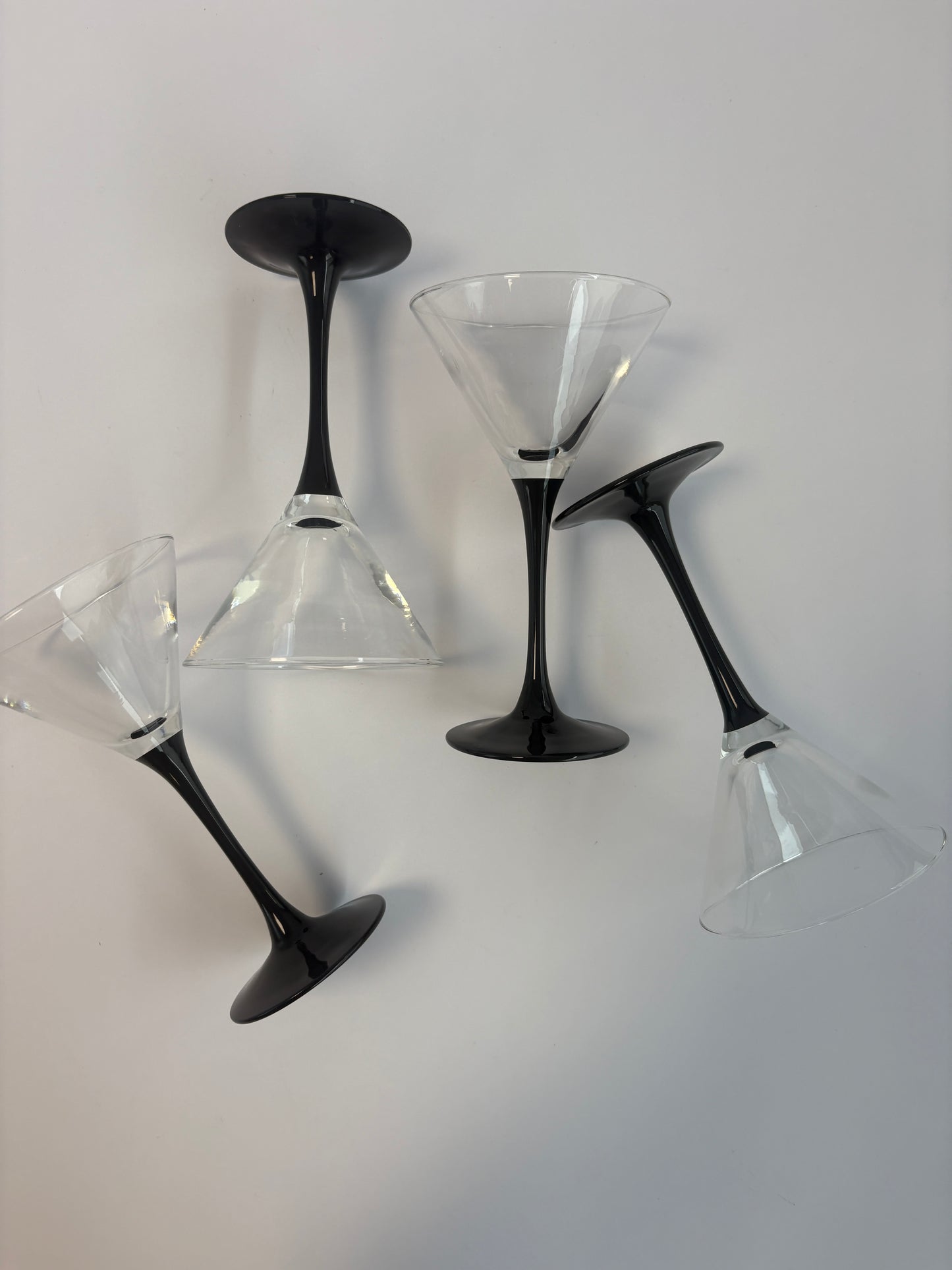 Set of 4 cocktail glasses with black stems