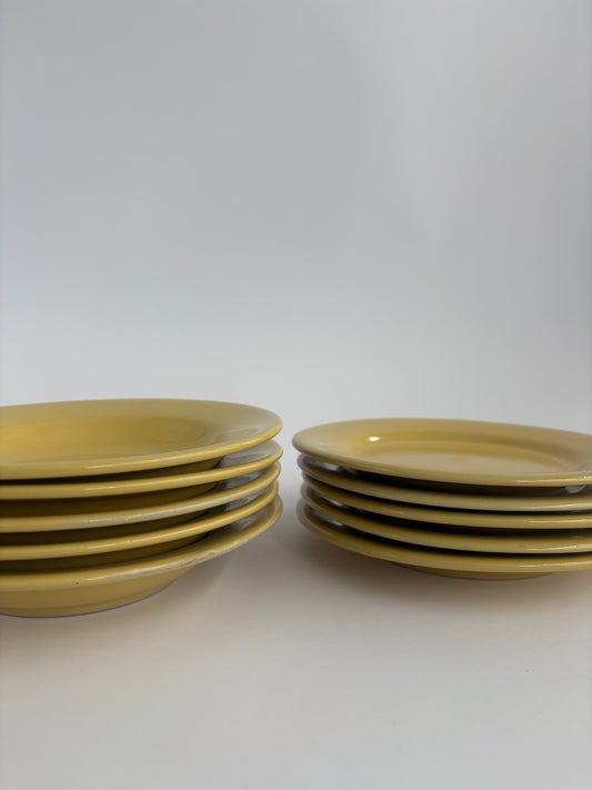 Set of 10 yellow plates