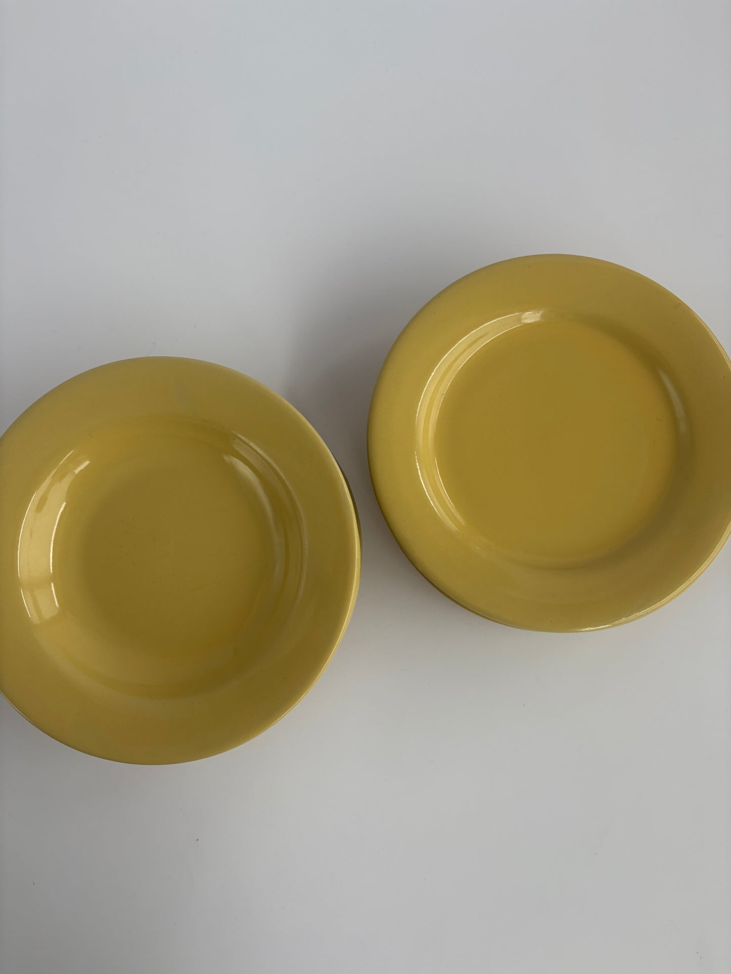 Set of 10 yellow plates