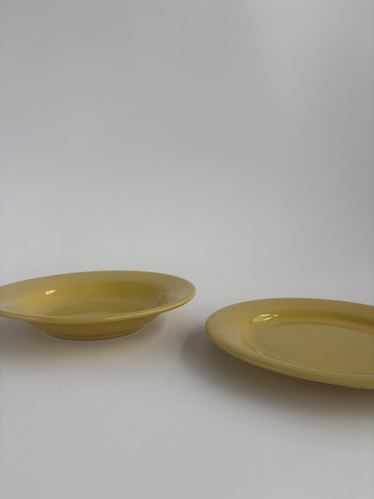 Set of 10 yellow plates