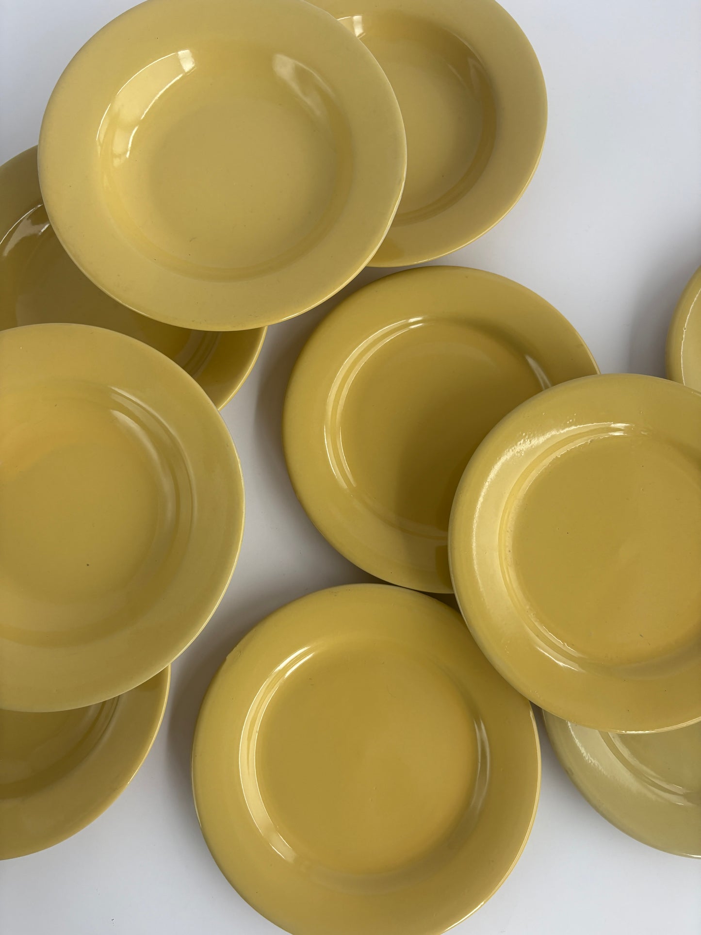 Set of 10 yellow plates