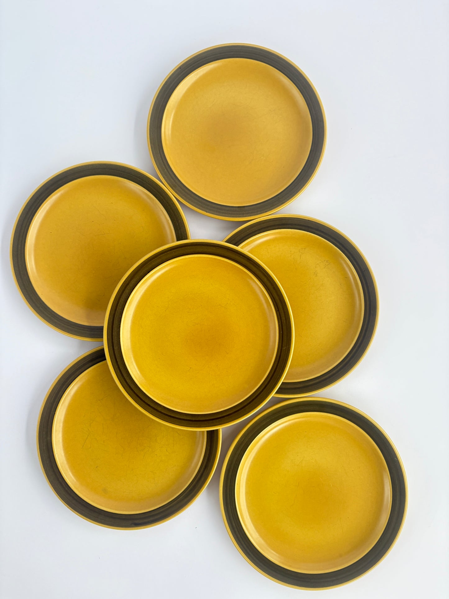 Set of 6 mustard yellow plates