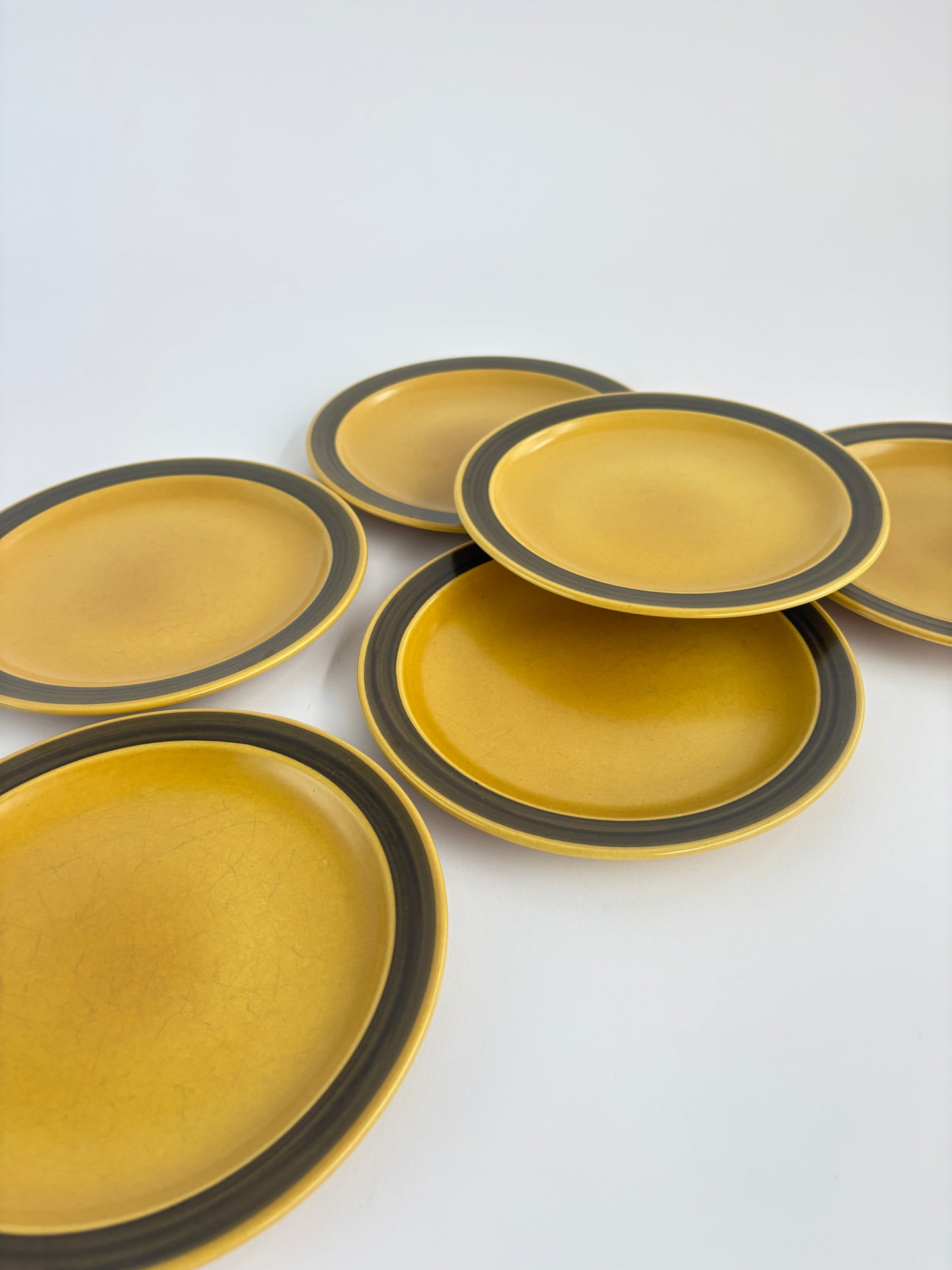Set of 6 mustard yellow plates