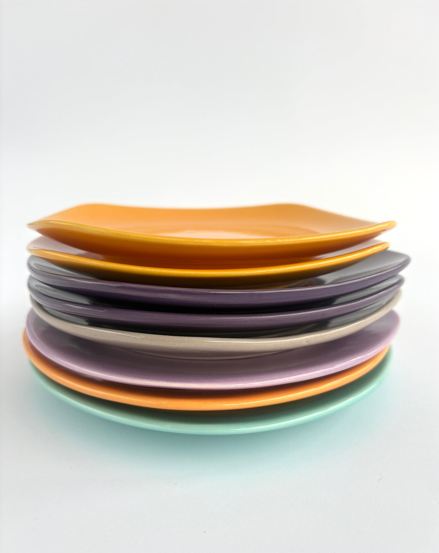 Set of 8 mixed color plates