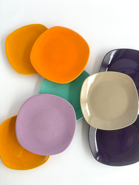 Set of 8 mixed color plates