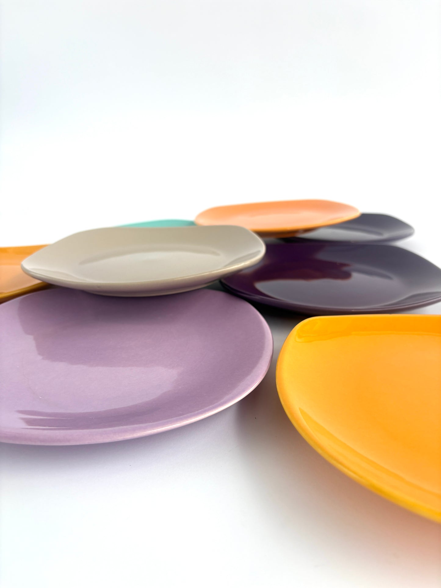 Set of 8 mixed color plates