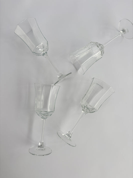 Set of 4 wine glasses