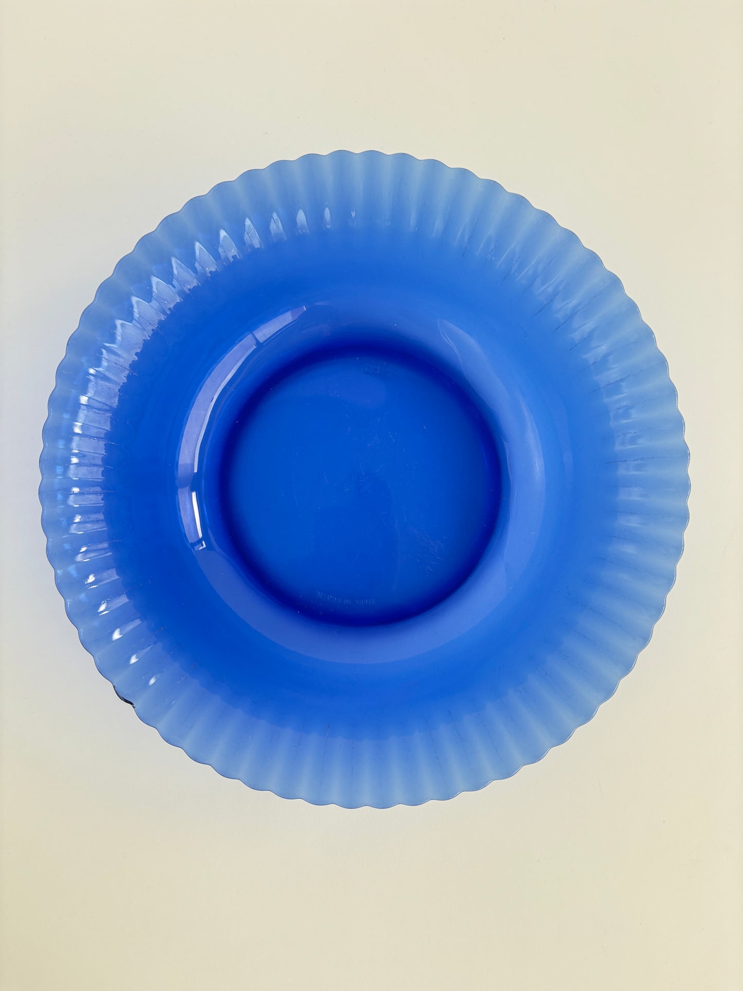 Set of 4 deep plates and 1 serving bowl